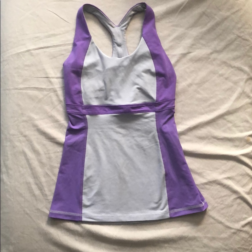Excellent used condition Lulu tank w built in bra